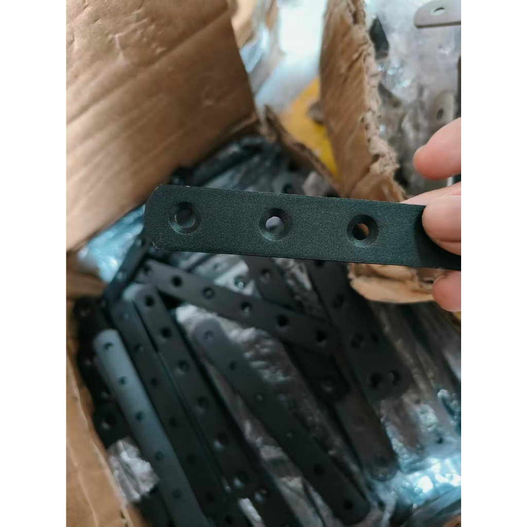 DC.HUI  เหล็กตรง เหล็กฉากตรงสีดำ เหล็กตรงยึดไม้ DIY แบบเจาะรู หนา2.5-3.0 มิล สินค้าพร้อมส่ง