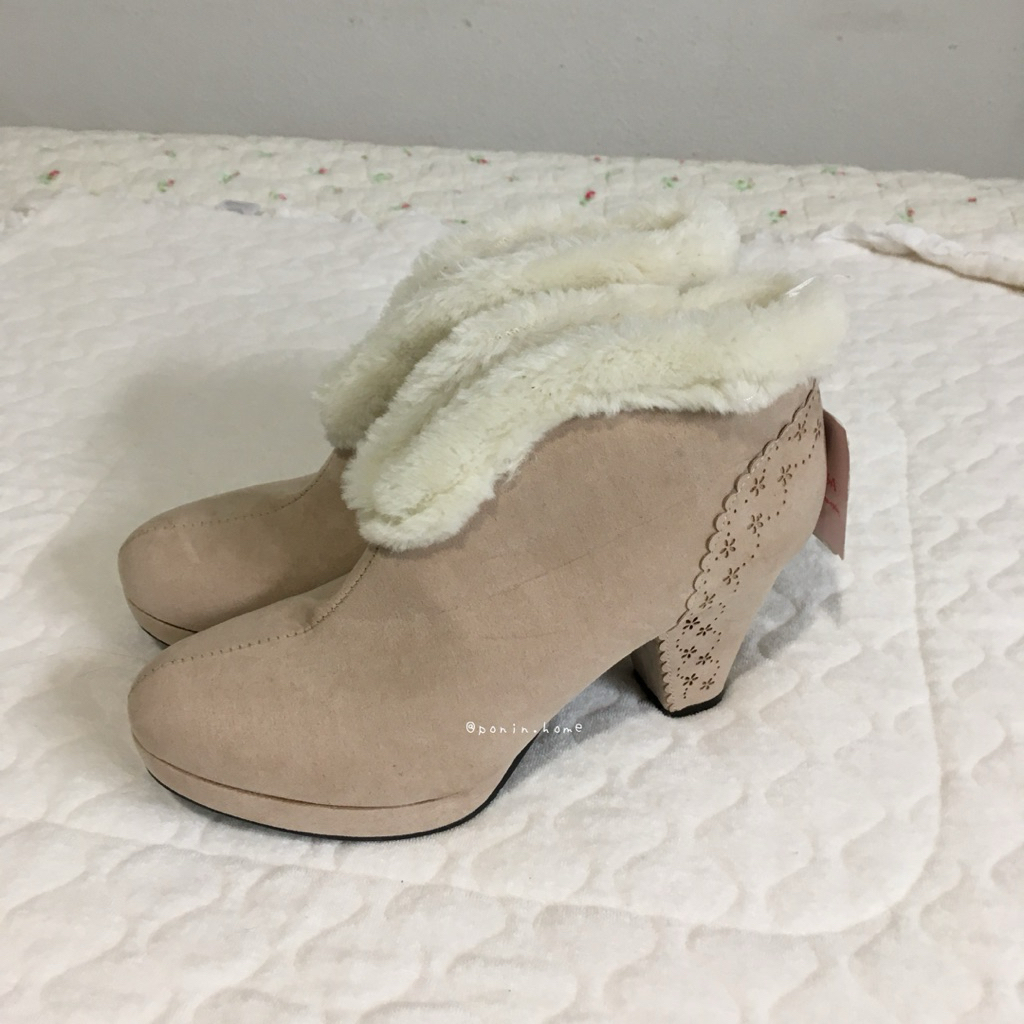 รองเท้าส้นสูงแต่งขนแต่งลายฉลุสวยมาก สีชมพูโอลด์โรสอ่อนๆ มือหนึ่งป้ายห้อย💖 lizlisa himekaji coquette 