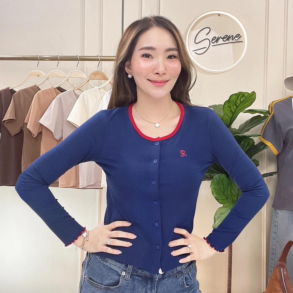 Serene's Choice เสื้อคอกลมแขนยาว รุ่น Lily ผ้าร่องเล็ก กุ๊นคอ มีกระดุมผ่าหน้า ชายลอน