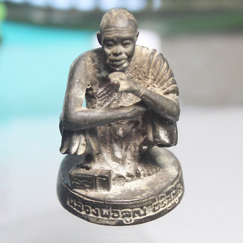 N741พระบูชาตั้งหน้ารถ หลวงพ่อคูณ วัดบ้านไร่ จ นครราชสีมา ฐานกว้าง 1 นิ้ว เนื้อโลหะ สภาพตามรูป