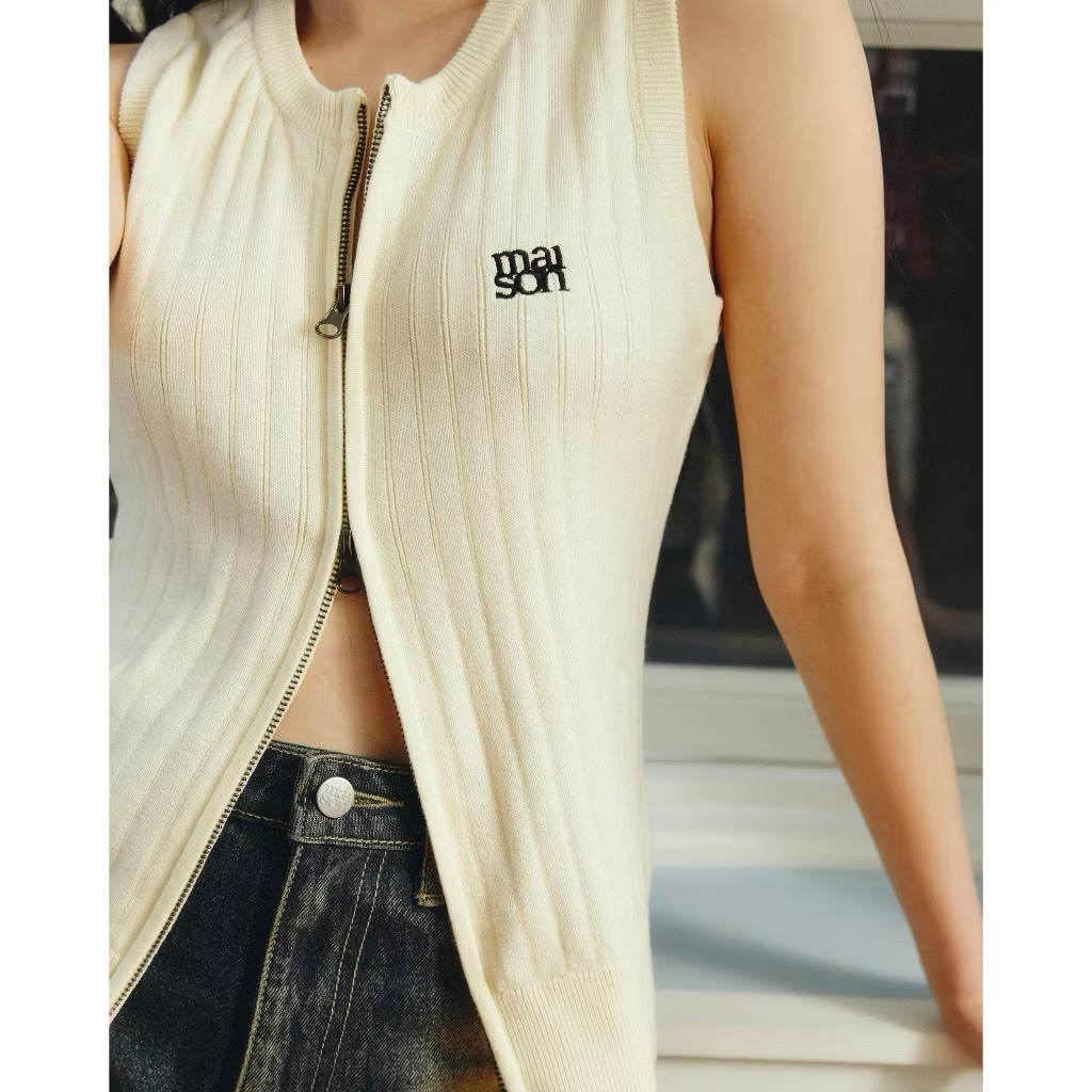 maison KEEPS | Ruka Knitted Top | เสื้อไหมพรมแขนกุดซิปหน้าปักโลโก้ shop1190