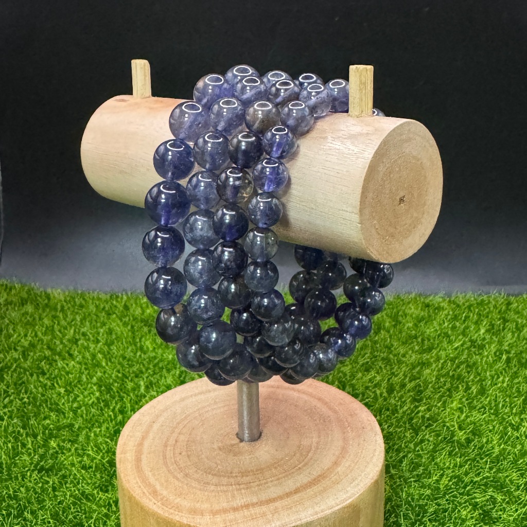 หินไอโอไลต์ (Iolite )