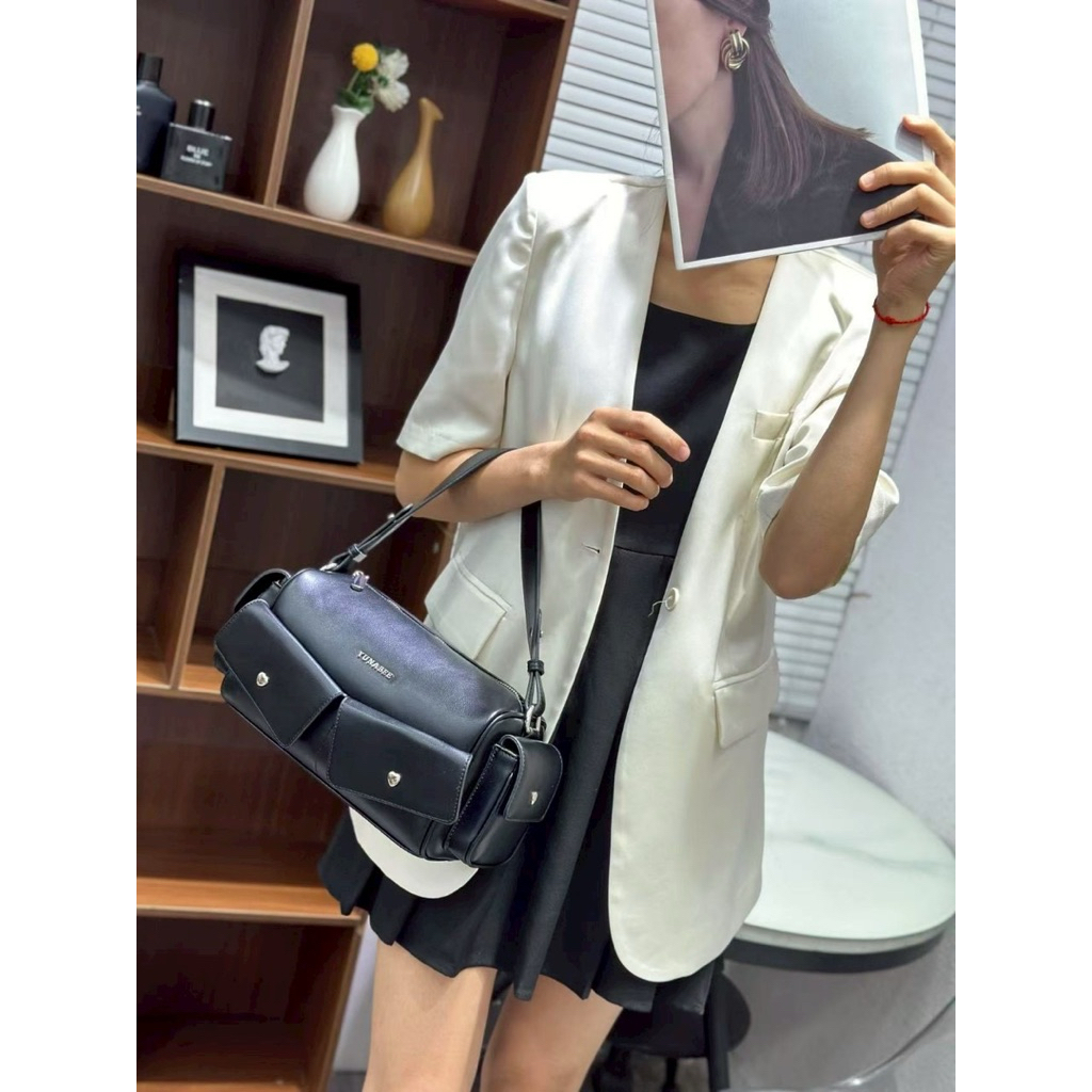 กระเป๋าYUNABEE 33619# กระเป๋าแบรนด์แท้💕 ขนาด10นิ้ว ทรง Baguette Bag ดีเทลกระเป๋าPUเนื้อดีทรงขนมปังฝรั่งเศส - รูปที่ 4