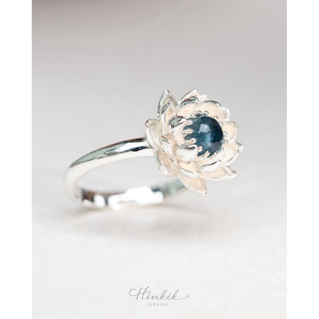 แหวนเงินแท้ 925 ดอกบัว “บัวผลิบาน” ประดับมูนสโตน / อความารีน งานดีไซน์ไทย