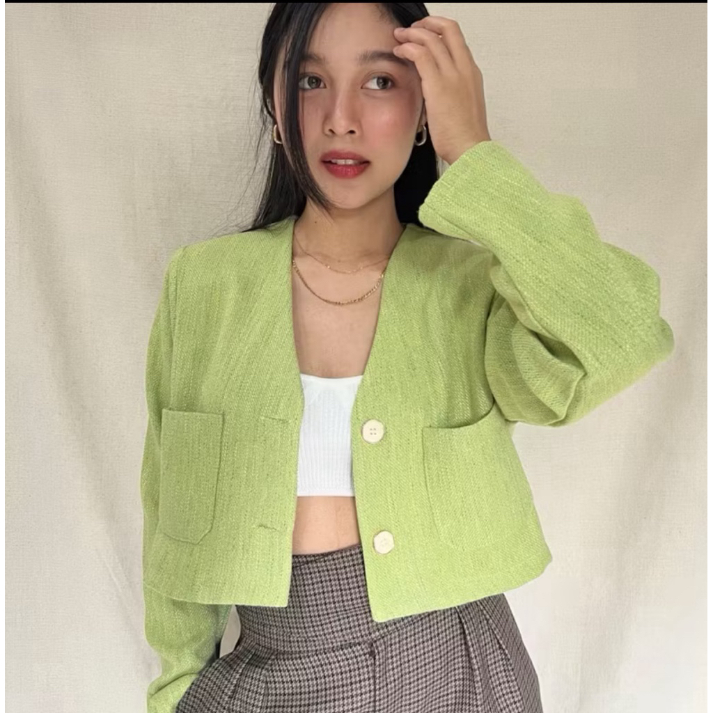 เสื้อครอปผ้าทวิตสีเขียวงานแบรนด์withmoment bkkรุ่นcosy crop ฟรีไซส์มือสองสภาพใหม่