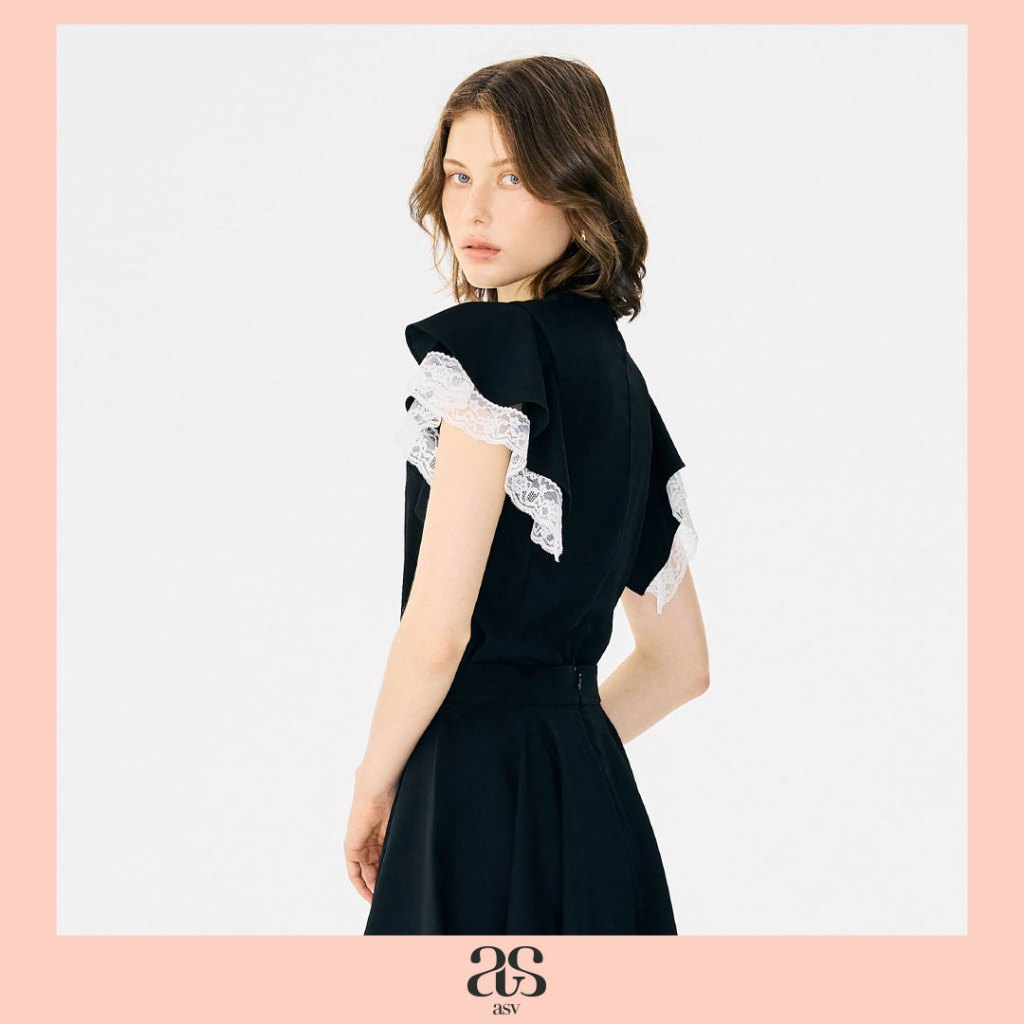 [asv aw25] Brigitte Blouse เสื้อผู้หญิง คอกลม แขนผ้าเช็ดหน้า แต่งระบาย 2 ชั้น ซ้อนผ้าลูกไม้ ซิปหลัง