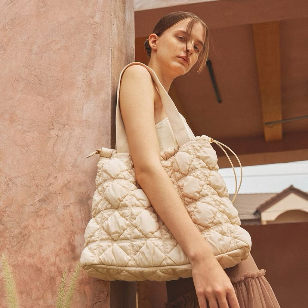 พร้อมส่งทันที กระเป๋า Carlyn Weekender แท้จากช้อป เกาหลี 🇰🇷