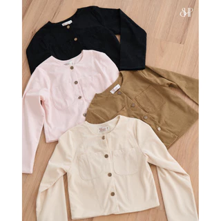 OSLO BLAZER เสื้อเบลเซอร์ผ้าลูกฟูกเนื้อกลาง ดีเทลแต่งกระดุมและกระเป๋าที่ด้านหน้า ใส่ซับในทั้งตัวและแขน