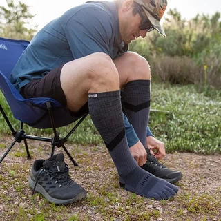INJINJI TRAIL MIDWEIGHT Over the Calf ถุงเท้าแยกนิ้ว เหมาะสำหรับวิ่งระยะยาว ช่วยลดการเสียดสีระหว่างนิ้วเท้า