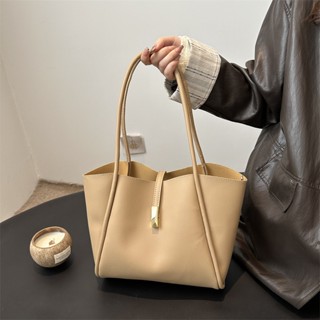 KKK กระเป๋าหิ้วความจุขนาดใหญ่กระเป๋าสะพายไหล่ใหม่