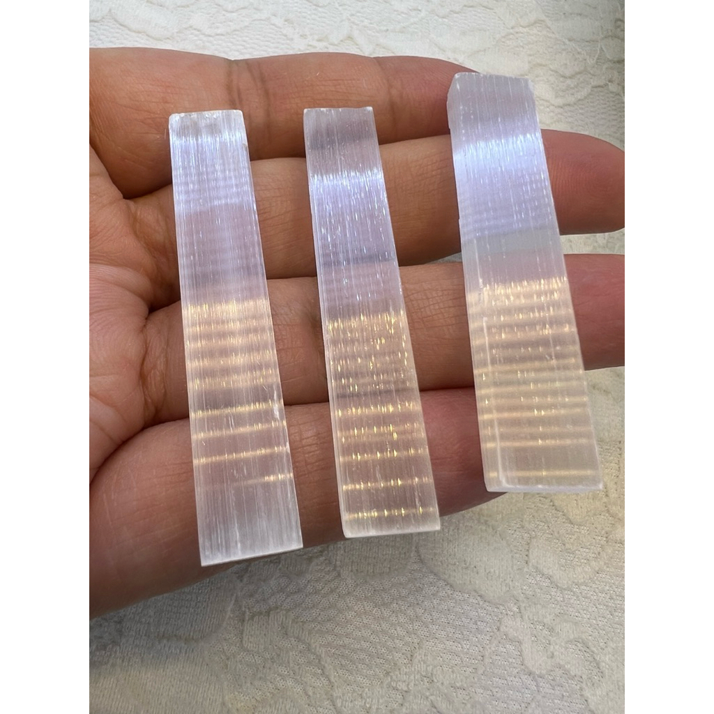 แท่งหินเซเลไนท์ Selenite stick ขนาดเล็ก ประมาณ 10x4.6x55 mm หินแห่งการรักษาและการป้องกันใช้ล้างพลังงานลบหิน เพิ่มพลังงาน