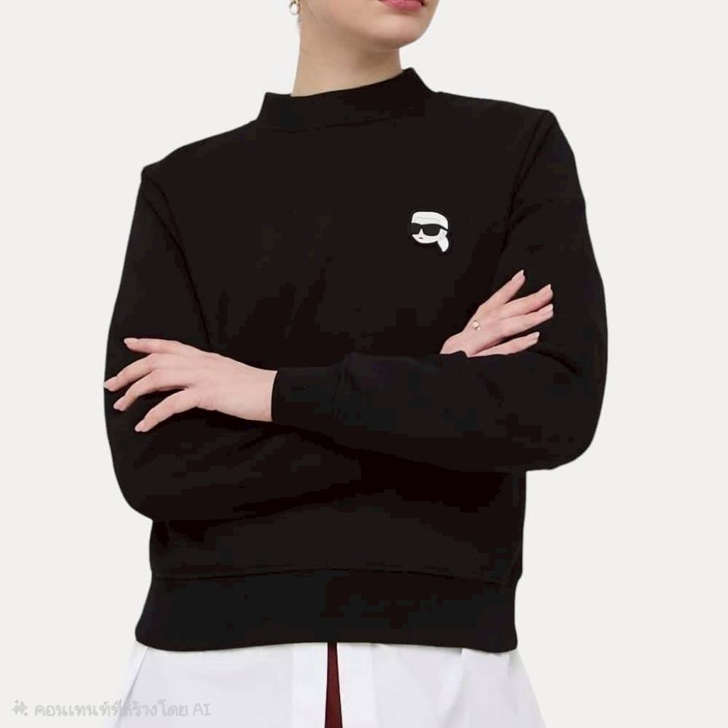 Karlด้านหน้าคอกลมเป็นผ้าcotton + logo ลุงkarl / ด้านหลัง เป็นผ้าเชิ้ตสีขาว เก๋ มาก