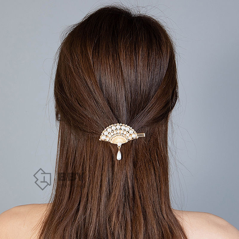 BBY กิ๊บติดผมลูกปัดลายพัดพู่ ใส่ได้ทุกวันอย่างสวยงาม S434