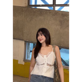 BY IRA Daria top เสื้อสายเดี่ยวลูกไม้ ผ้าดี กระดุมหน้า ดีเทลสวย