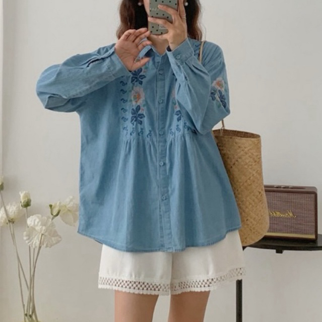 เสื้อยีนส์แขนยาว ปักลายดอกไม้ ทรงปล่อย 47“ Over Size ผ้ายีนส์นิ่มไม่หนา HerbieStyle