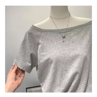 เสื้อเเขนสั้น คอกว้าง เสื้อยืดผู้หญิง สีพื้น ผ้านิ่มมาก เข้ากับทุกสไตส์ เสื้อยืดเปิดไหล่ เสื้อผ้าสาวสไตล์เกาหลี มินิมอล