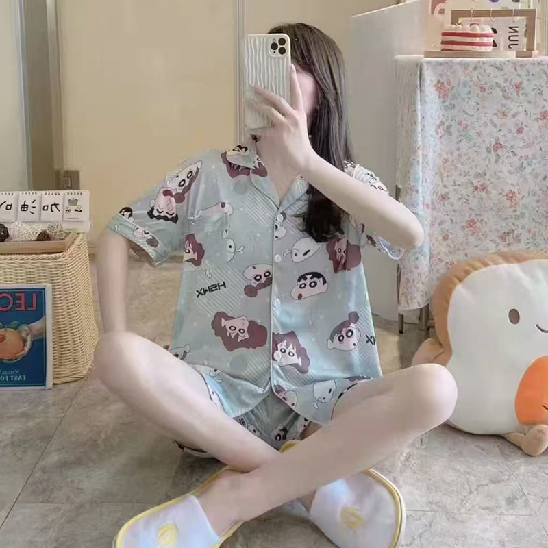 CD HOME เชตชุดนอนผู้หญิงลายการ์ตูนน่ารักมากเวอร์ ลายกราฟิก  ชุดนอนคอปก+เเขนสั้น+ขาสั้น เนื้อผ้าคุณภาพดี สินค้าพร้อมส่ง