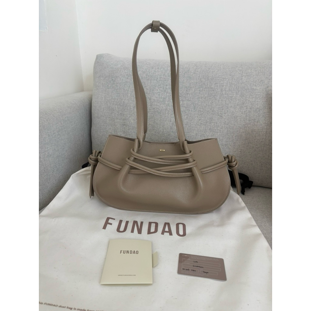 กระเป๋า Fundao รุ่น Lupo สี Taupe ของใหม่ ออกช็อป 20/10/68
