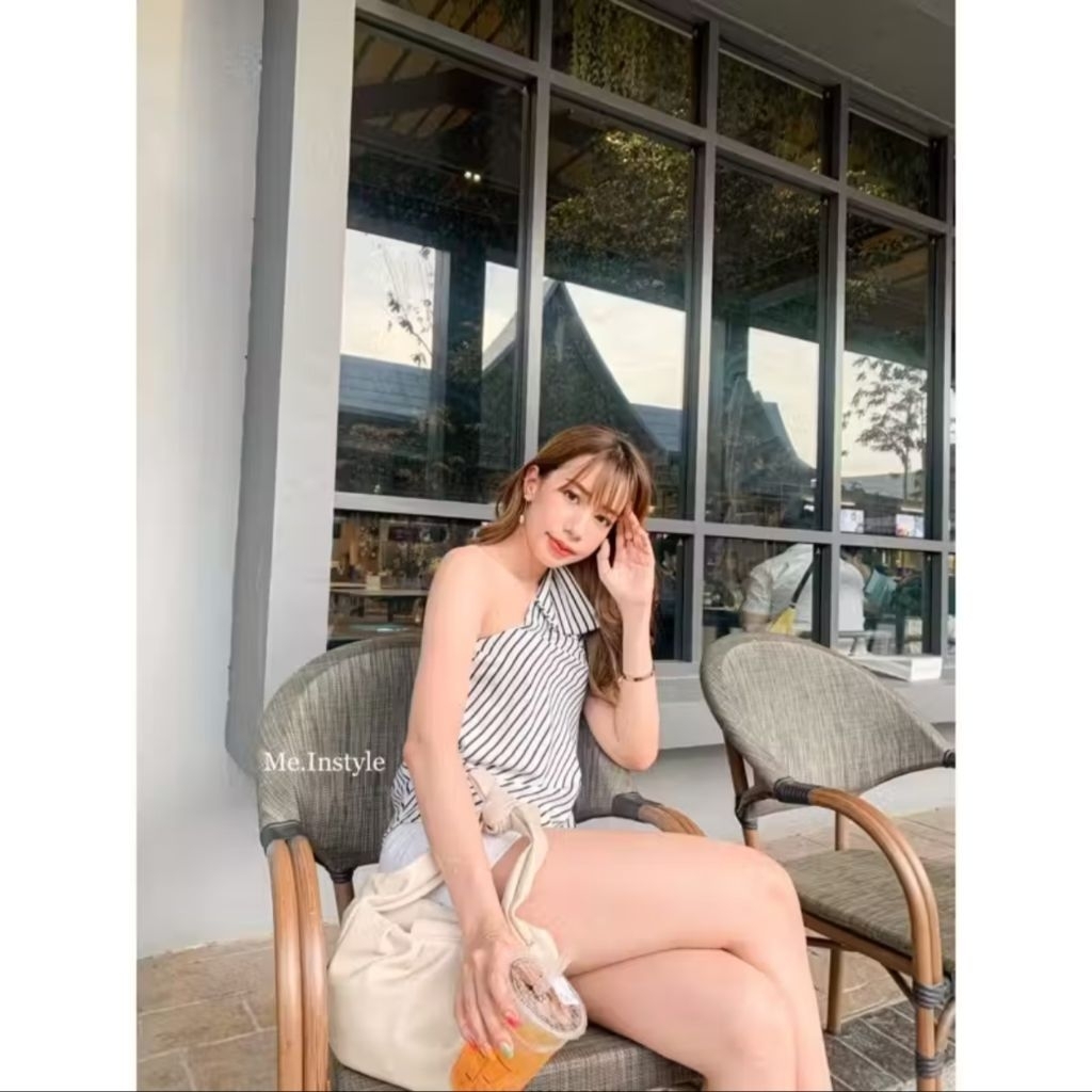 เสื้อเบี่ยงไหล่ ร้าน me.instyle