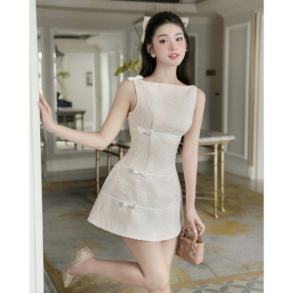 ชุดเดรสสั้นลูกไม้สีขาว เดรสลุกคุณหนู สินค้าพร้อมส่ง