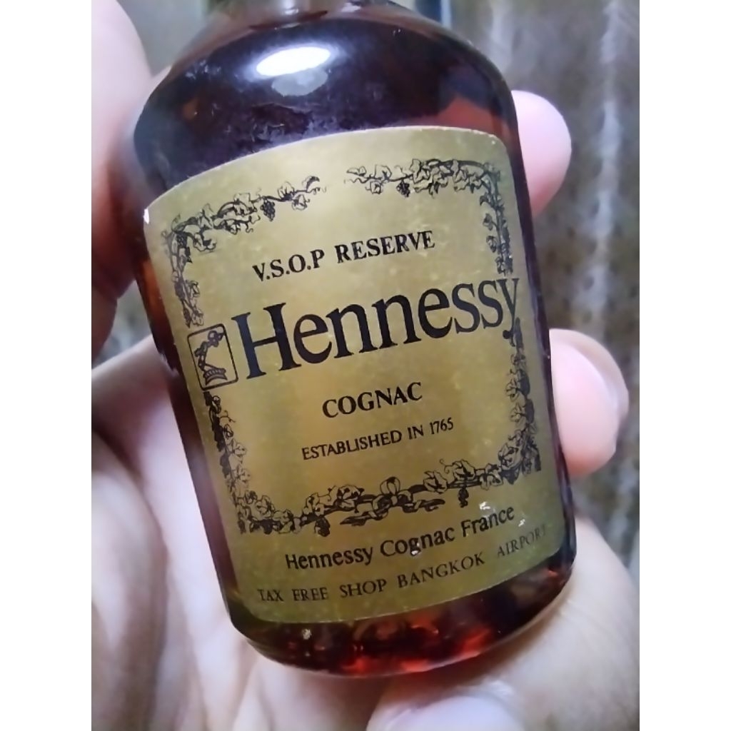 ขวดสะสม hennessy vsop 5 ml.รุ่นเก่ายังไม่เปิด