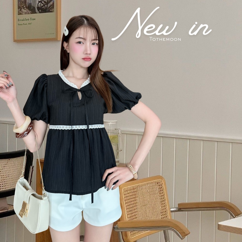 KN.Clothes เสื้อแขนบอลลูน คอลูกไม้ผูกโบว์ ช่วงหน้าอกมีซับใน TOTHEMOON