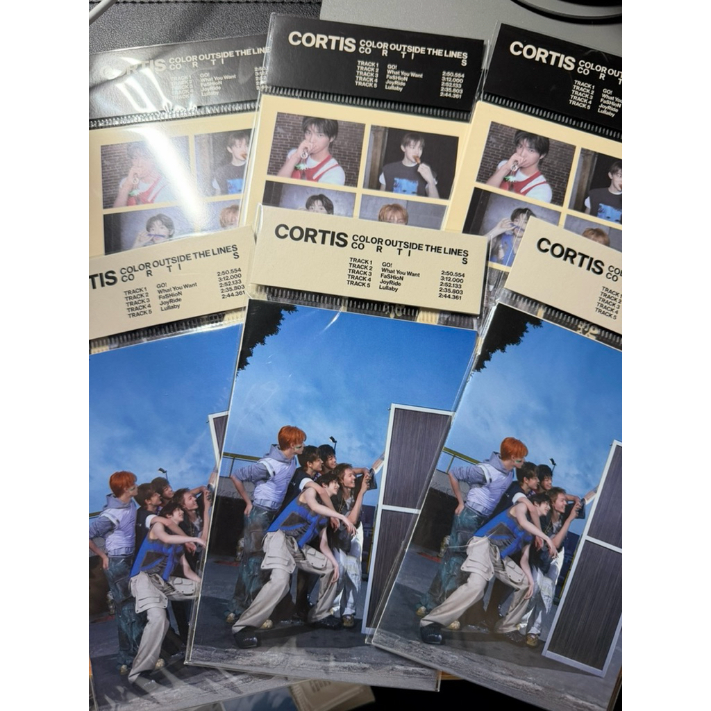 อัลบั้ม cortis weverse ver. A / B