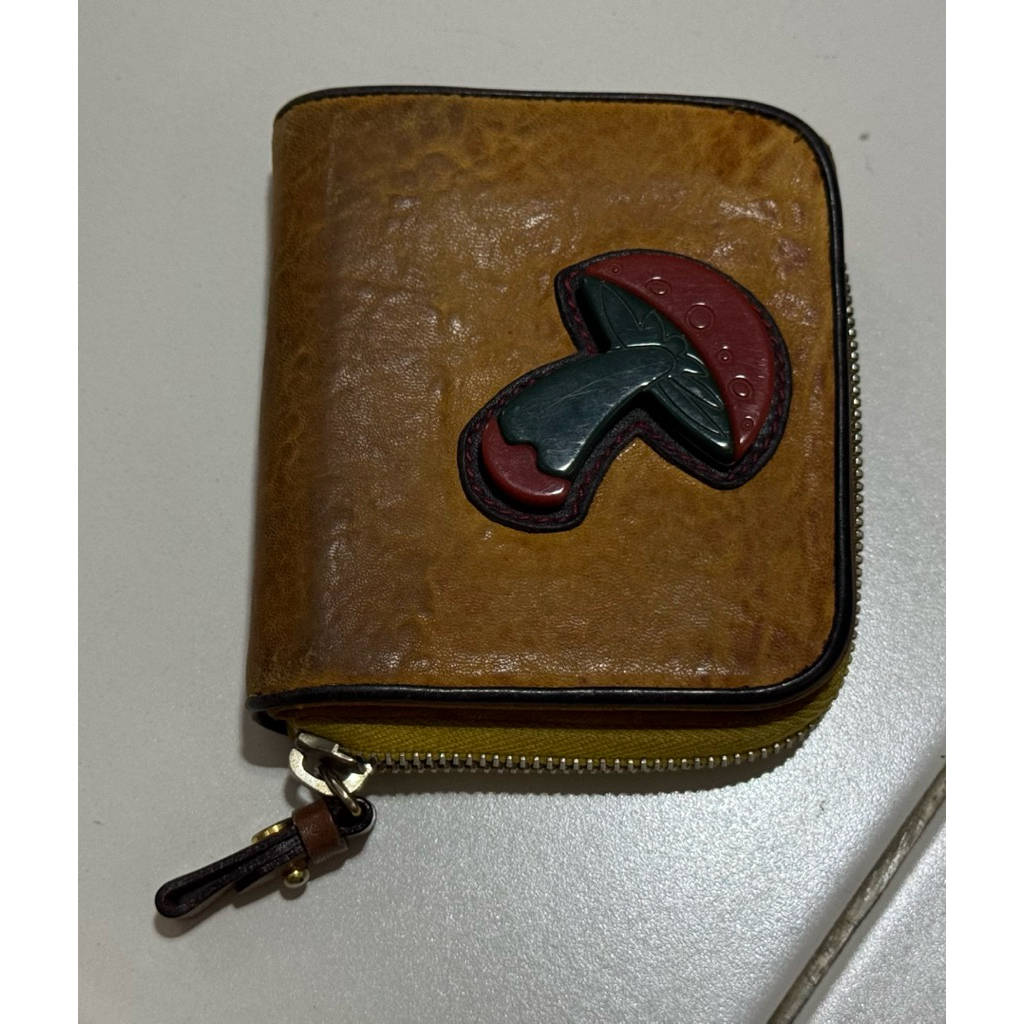 กระเป๋าสตางค์ หนังแท้ ซิปล้อมรอบทรงสั้น MIUMIU