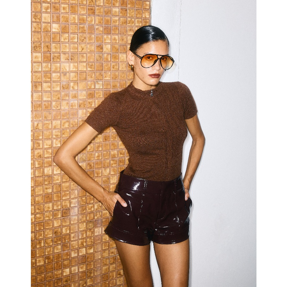 STUDIO UNKNOWN – Kay Suede Shorts กางเกงขาสั้นเอวต่ำตกแต่งเกล็ดหน้า ราคา ถูกที่สุด ดีลบีเคเค แกลเลอรีภาพที่ 2