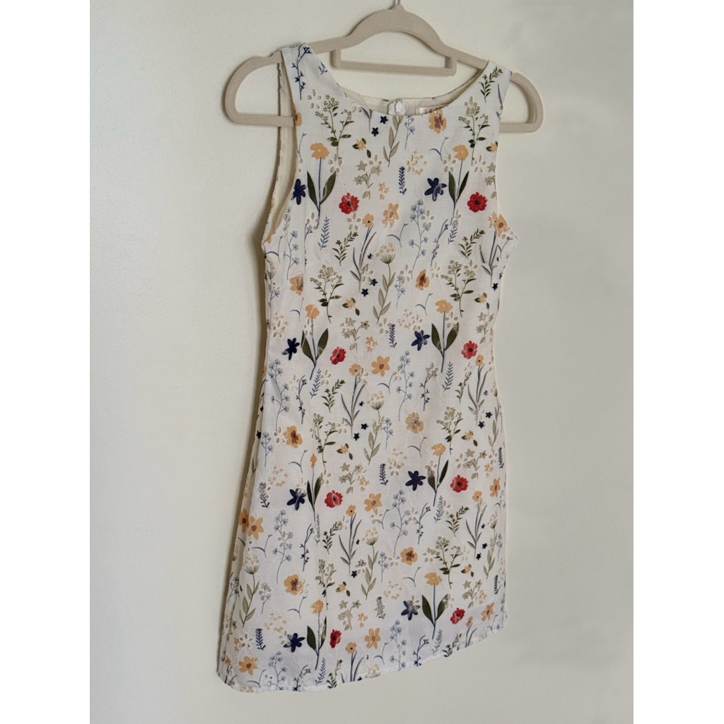 เดรสดอกไม้ Labella สีขาว