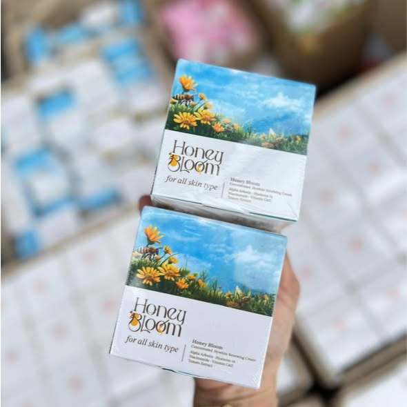 ครีมยายผึ้ง ฮันนี่บลูม สารสกัดอัดแน่นเต็มกระปุก 12 ชนิด    ขนาด 10กรัม ราคา ถูกที่สุด ดีลบีเคเค