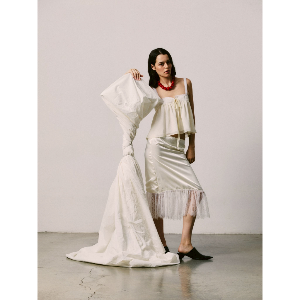 MIRA grace satin midi skirt กระโปรงยาวซาตินชายลูกไม้