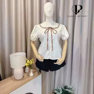 เสื้อลายจุดคอบัวสาวอวบอ้วน แต่งกระดุมหน้า ผ้าครัชลายจุด 2 ไซร์ 38-52" รุ่นT87