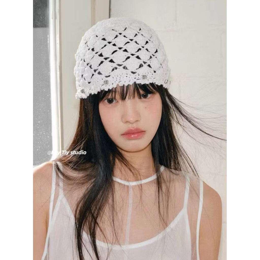 ส่งต่อ หมวกลูกไม้ไหมพรม gurls.girl | Fey Tiy studio