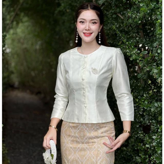 HM - ME (ขายแยก) ชุดไทยจิตรลดา เสื้อผ้าไหม4เส้นแขนยาวสีครีม ผ้าถุงสำเร็จรูปลาย ทอยดอก อัดกาว ชุดใส่ไปทำบุญ