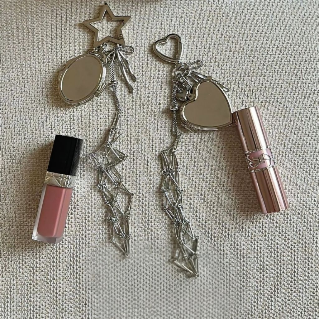 พร้อมส่งจากไทย!!! พวงกุญแจใส่ลิปสติก กระเป๋าตาข่ายโลหะใส่ลิปสติก มาพร้อมกระจกในตัว งานเก๋สายแฟต้องมี