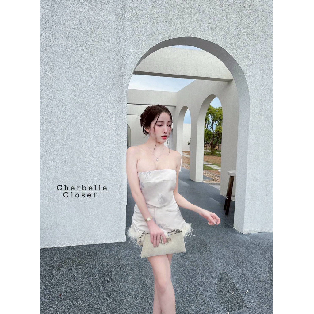 Cherbelle Closet set เสื้อเกาะอกพิมพ์ลายกราฟฟิก หน้าอกมีกันลื่น อกเสริมฟองน้ำอย่างดี มาพร้อมกับกางเก