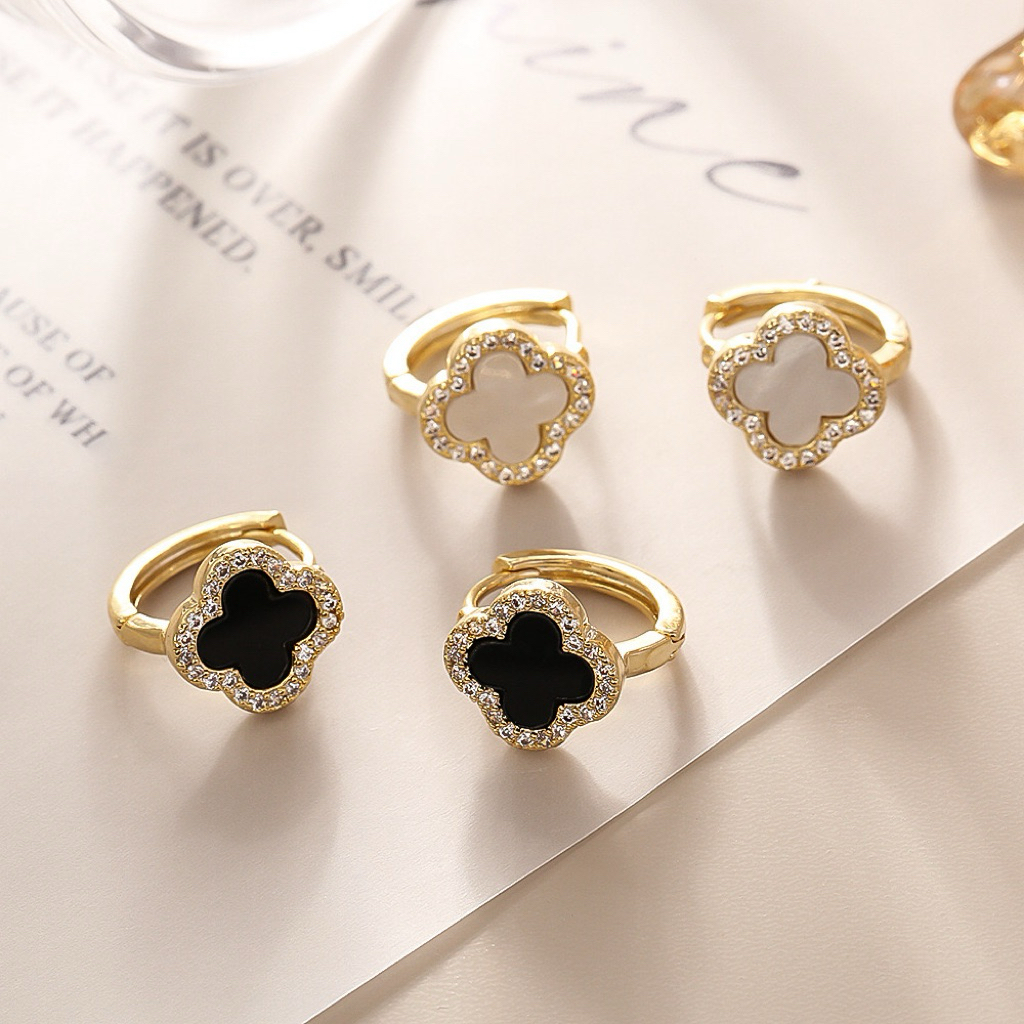 ต่างหูห่วง แวน คลีฟ สีขาวมุก และดำเงา พร้อมส่ง🇹🇭