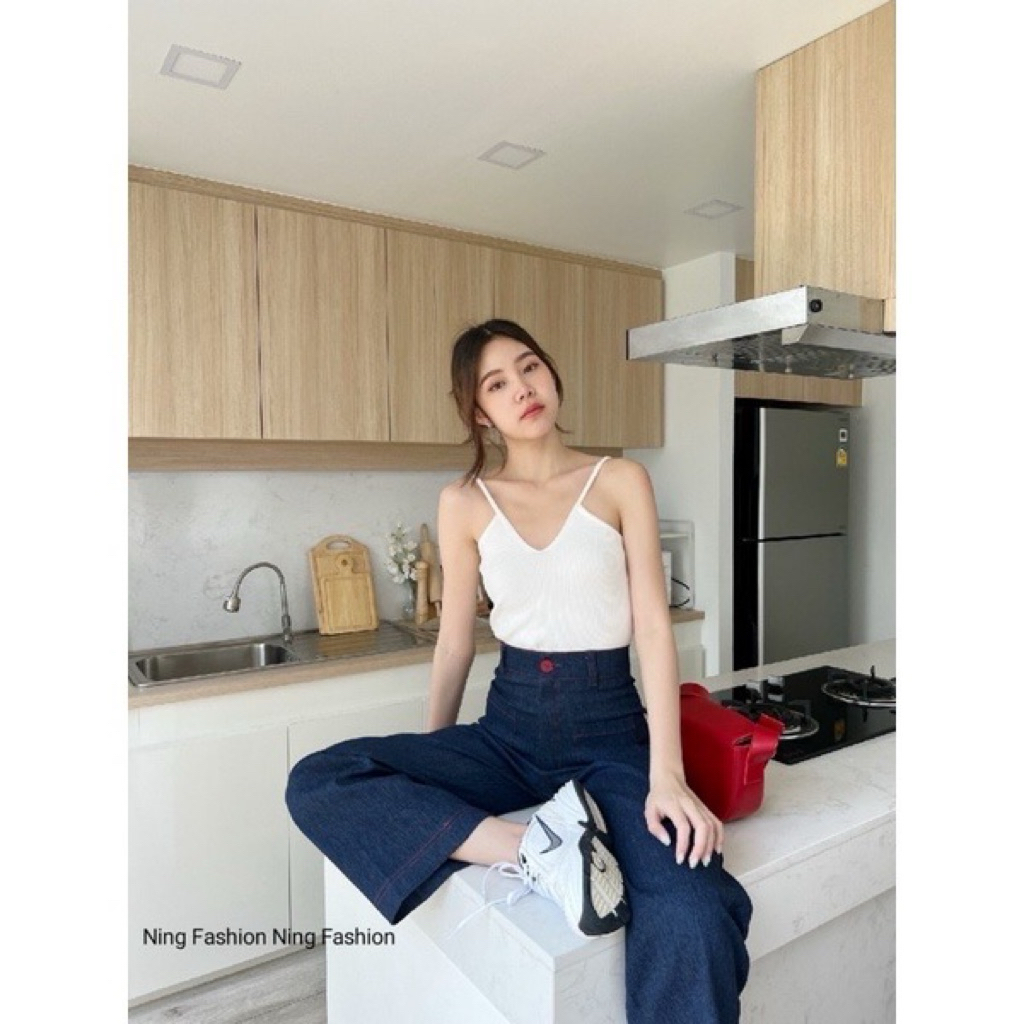 (เสื้อผ้ามือ2)Ning.Fashion ยีนส์ขากระบอกเอวสูง รุ่นแต่งด้ายสีแดง กระเป๋าหน้า style มินิมอล ชิคๆ ผ้าด