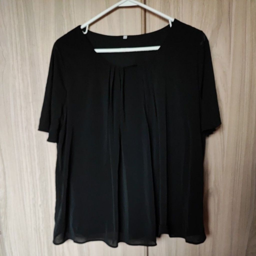 MTP-079 เสื้อผ้ายืด คอกลม สีดำสนิท แต่งจีบคอ สภาพดี มือ2