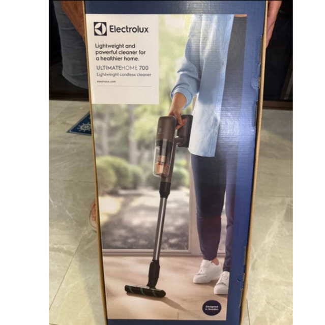 เครื่องดูดฝุ่น electrolux รุ่น EFP 71523WH