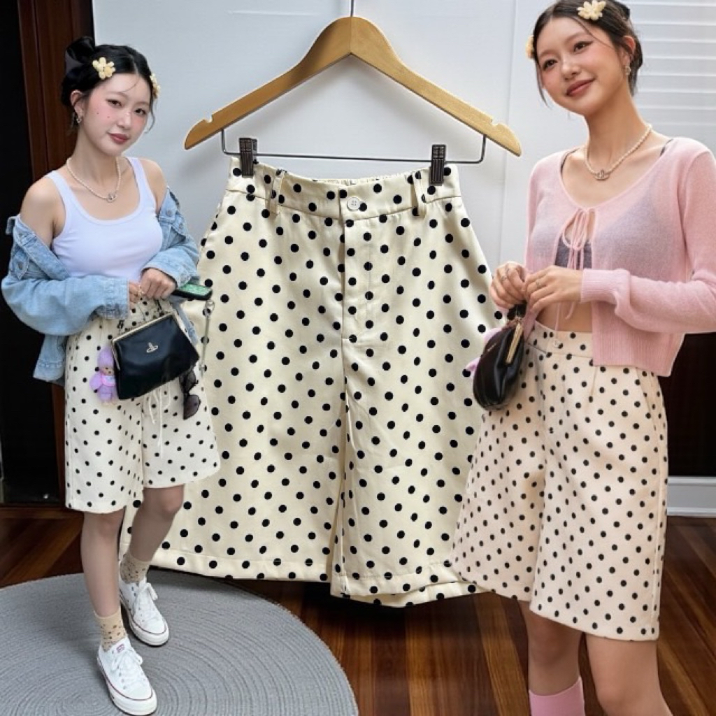 กางเกงสามส่วนชิคๆผ้าคอตต้อนอัดกาวลายจุดสีครีมงานฟรีไซร้ เอวยางยืดหลังมีกระเป๋า