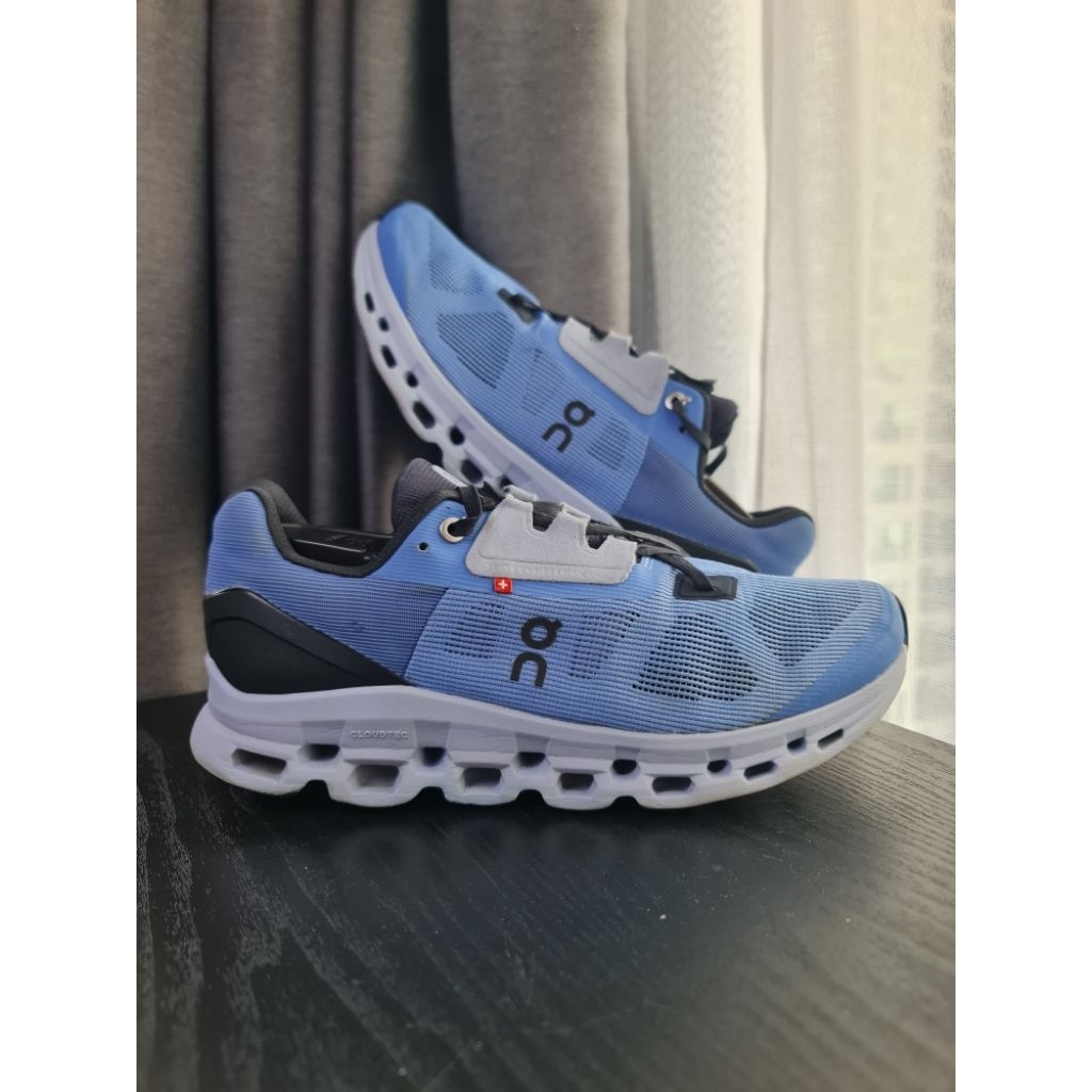 On Cloud Stratus รองเท้ามือสองของแท้