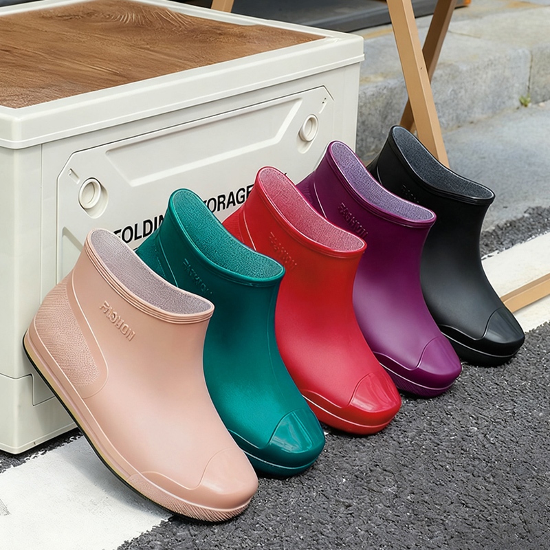 GFShop รองเท้ากันฝนผู้หญิงแฟชั่น ส่งจากไทย ทรงเตี้ยใส่นอกได้ พื้นนุ่มเบา กันน้ำกันลื่น ใส่สบายตลอดวัน