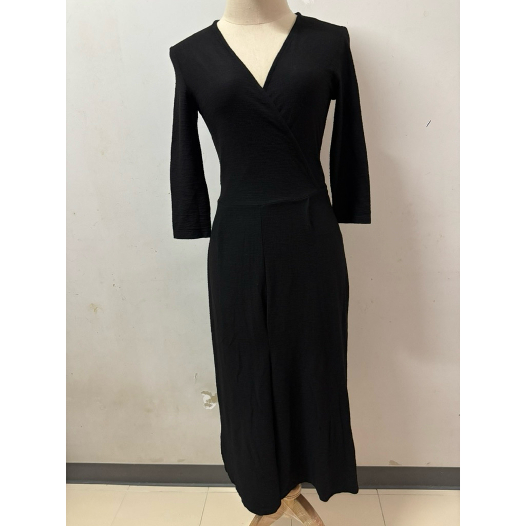 เดรสสีดำผ้ายืดมีสายผูกเอวอก 32 ถึง 36 เอว 28 ถึง 30 สะโพก 38 ถึง 40 ยาว 42 งานมือสองL73