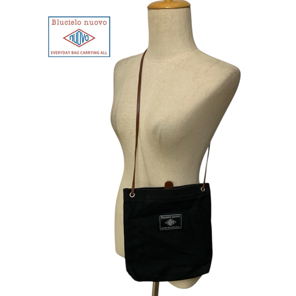 Blucielo nuovo crossbody bag แคนวาสสีดำ สายหนัง สภาพดี 🔹cr:รูปแสดงการใช้งานจากinternet