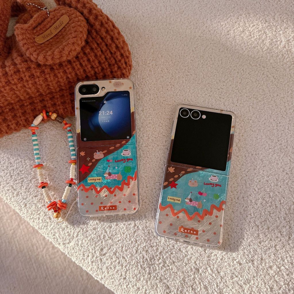พร้อมส่งจากไทย ! เคสฟลิปแวววาวลายน้องหมาลัคกี้พร้อมคล้องมือเข้าเซ็ท (2069) for Samsung Galaxy Z Flip6 Flip5 Flip4/3