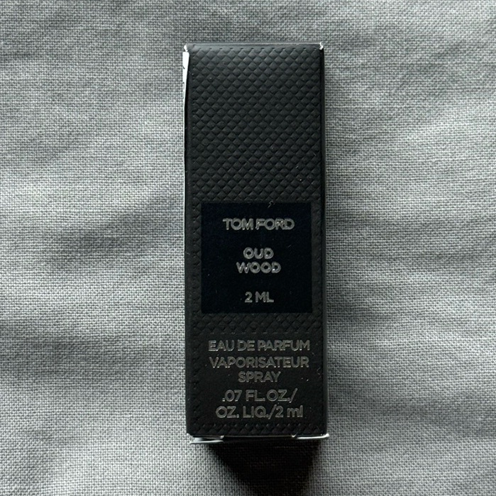 ป้ายคิงแท้ 100% Tomford Oud Wood Eau De Parfum Vaporisateur Spray 2ML