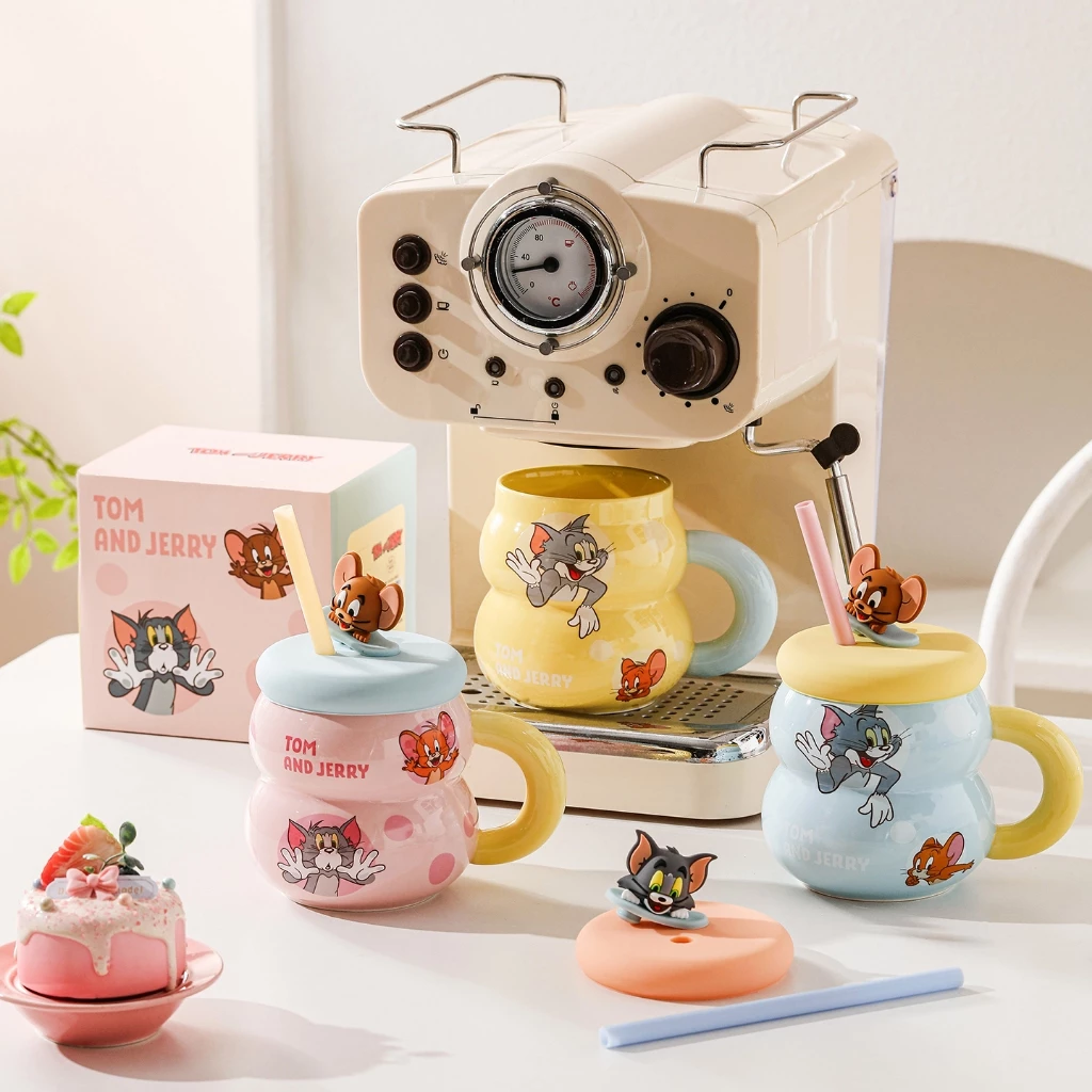 【ของแท้】Tom and Jerry แก้วรูปน้ำเต้ามีฝา แก้วการ์ตูนน่ารัก 530ml แถมหลอด กล่องสวยงาม ของขวัญวันหยุด ใช้ทุกวัน ส่งฟรี thumbnail 4