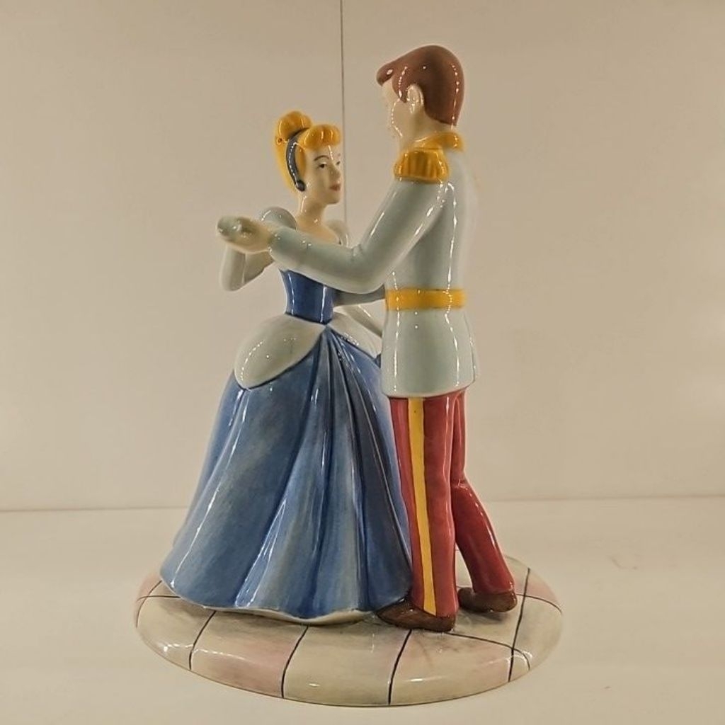 พร้อมส่ง Royal Doulton - Cinderella This Is Love Walt Disney Showcase Collection Figurine